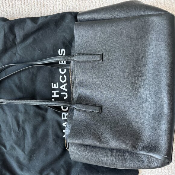 MARC JACOBS The Protege LARGE Leather Tote Color: BLACK /Gold Dust Bag - Picture 4 of 15